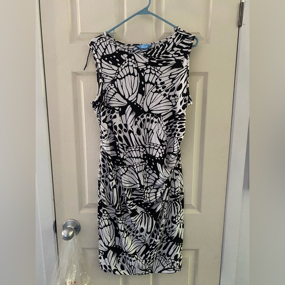 Women’s Butterfly Dress - Picture 1 of 2